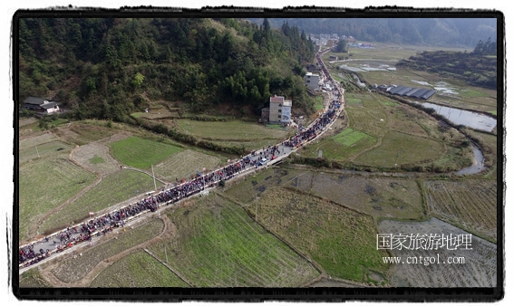 1700桌合攏宴，總長3.7公里，10380人同桌就餐，創(chuàng)歷史之最